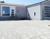 Detailaufnahme der Muschelkalkmix-Farbgebung eines Sortett Pflasterbelags