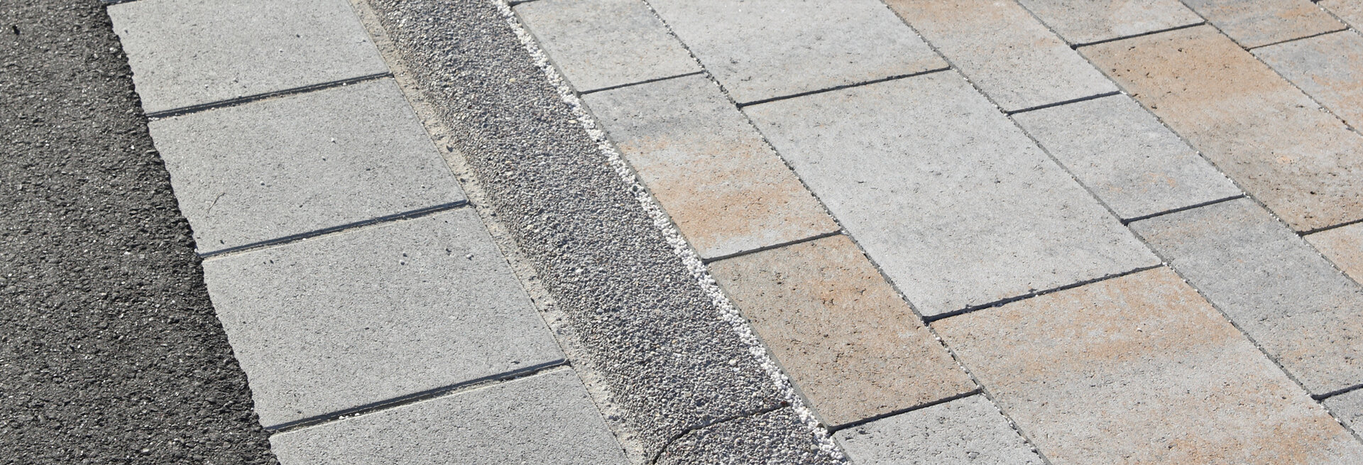 Rinnenplatten zur kontrollierten Regenwasserableitung im Straßen- und Wegebau