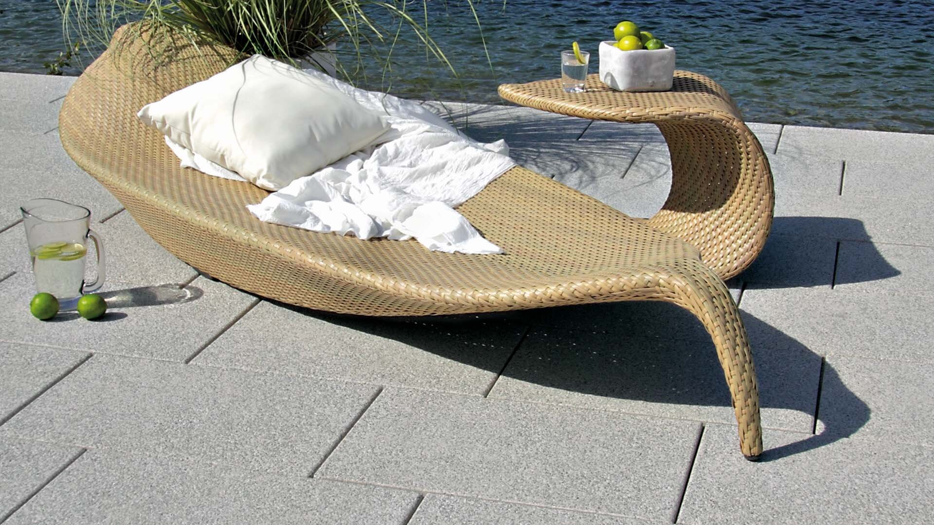 Slider Bild einer Terrasse mit Nuvo Platten in hellgrau