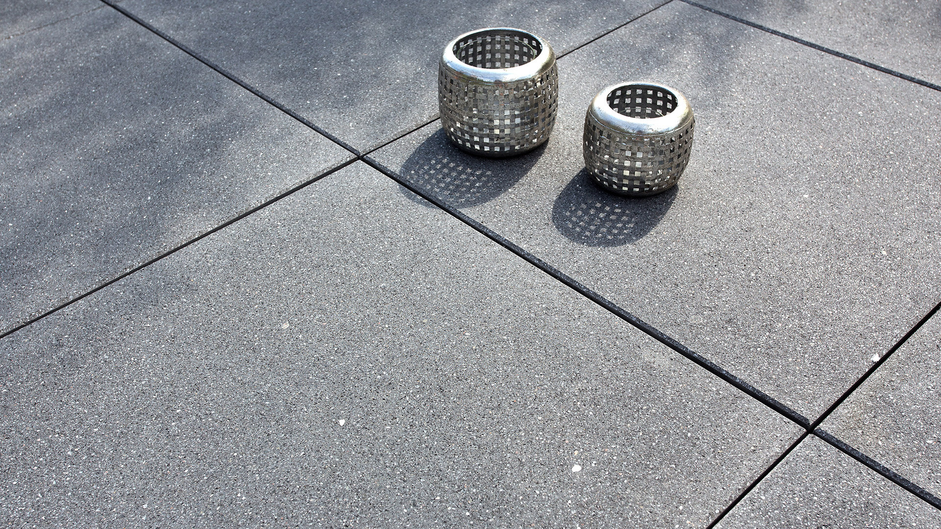 Slider Bild einer Terrasse mit Brillant toledograu 60x60