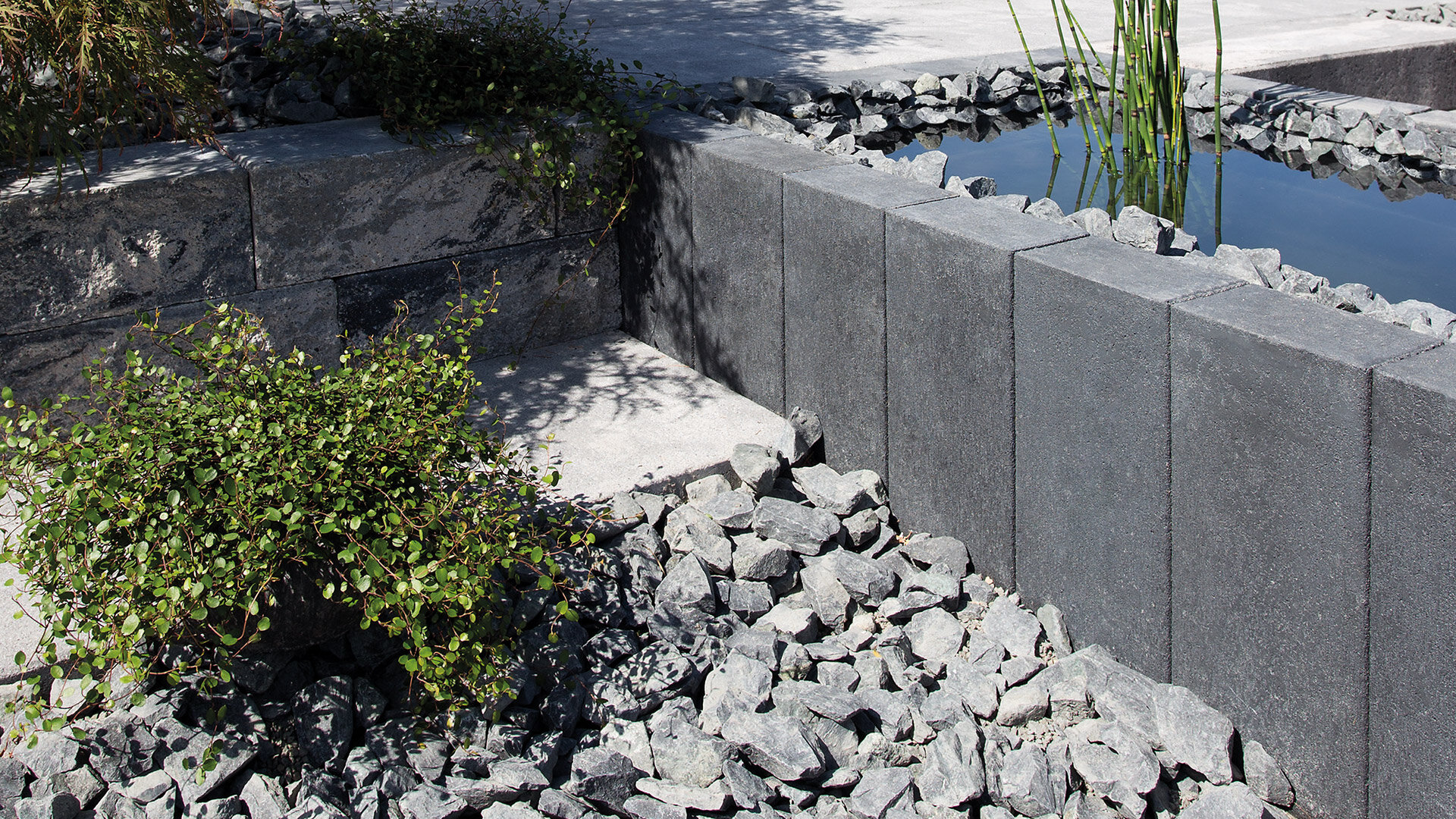 Slider Bild der Gestaltung mit Cubo Palisaden cassero anthrazit 8780