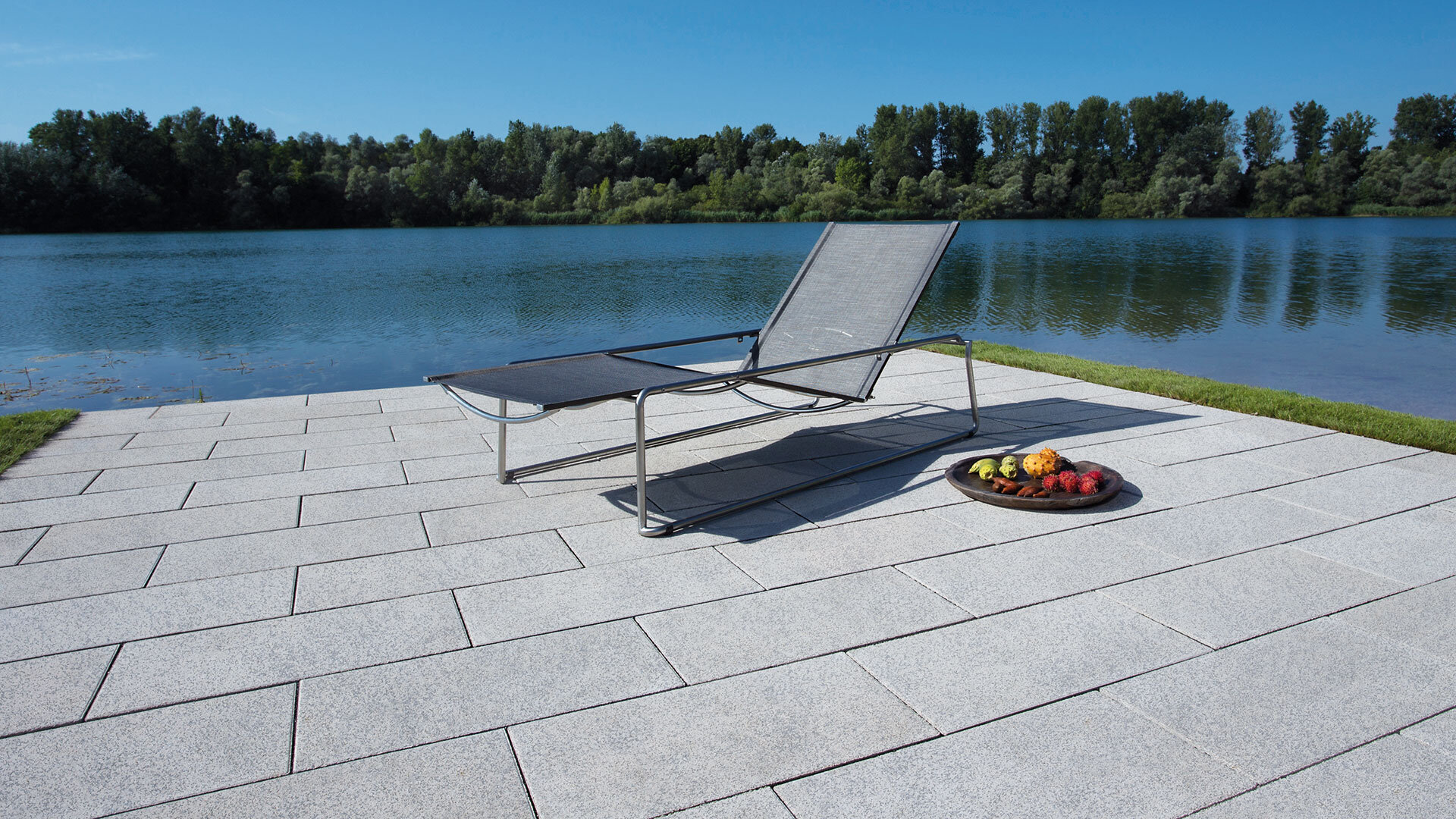 Slider Bild einer Fläche mit Nuanza Platte Liegestuhl sterling grau