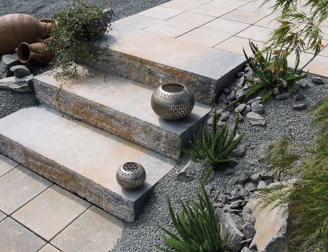 Slider Bild einer Treppe mit Vino Blockstufen in muschelkalkmix