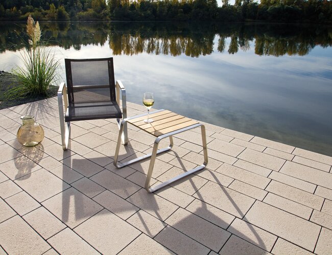 Ambientbild des Pflasterstein Mix Via pasand oysterbeige