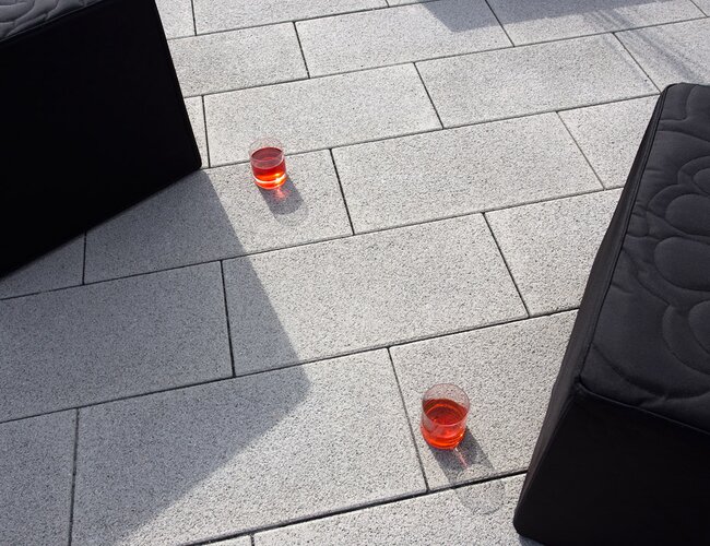 Ambientbild des Pflastersteins Vista pasand achatgrau
