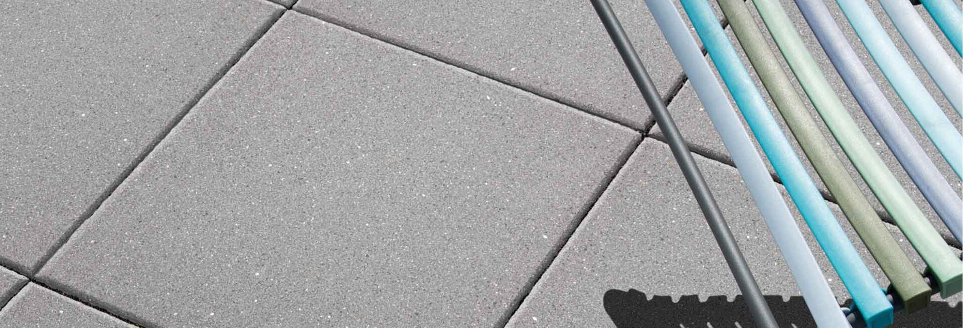 Slider Bild einer Terrasse mit Estrella Platten platin 40x40