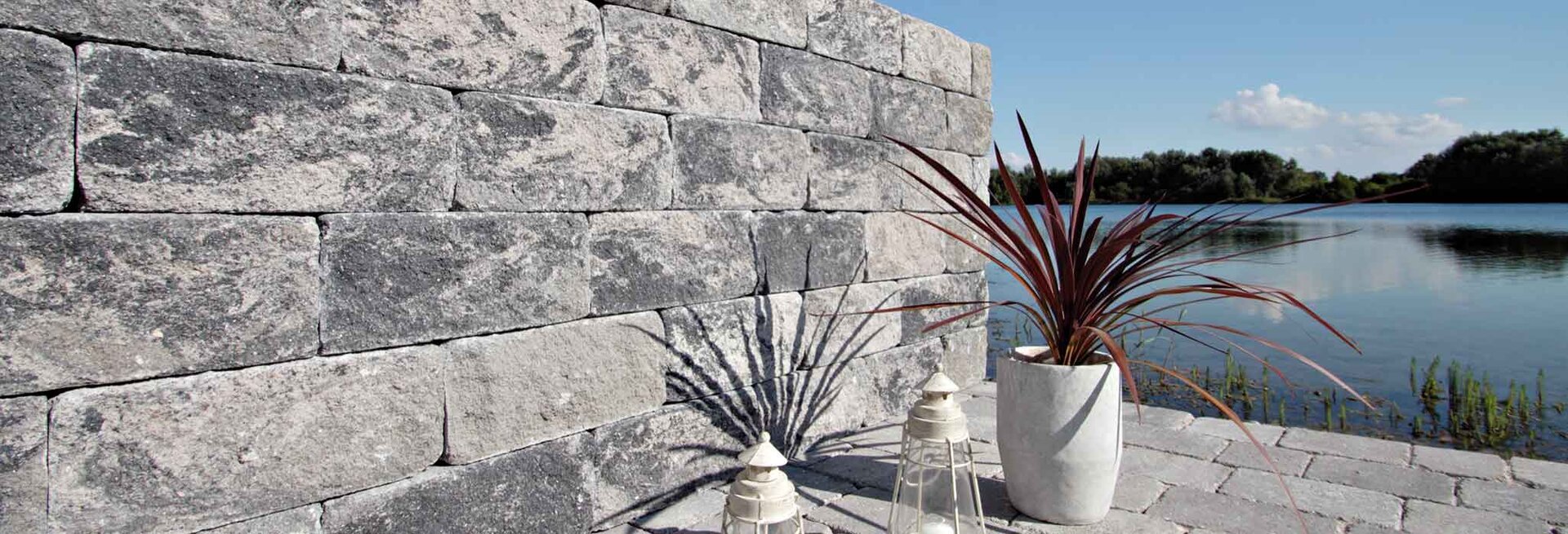 Slider Bild der Mauer Vino Mur titan