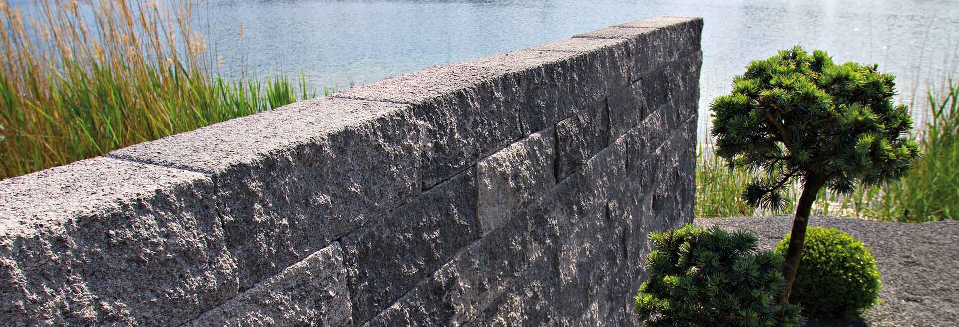 Slider Bild der modernen Mauer Trento Mur light in Farbe dunkelgrau