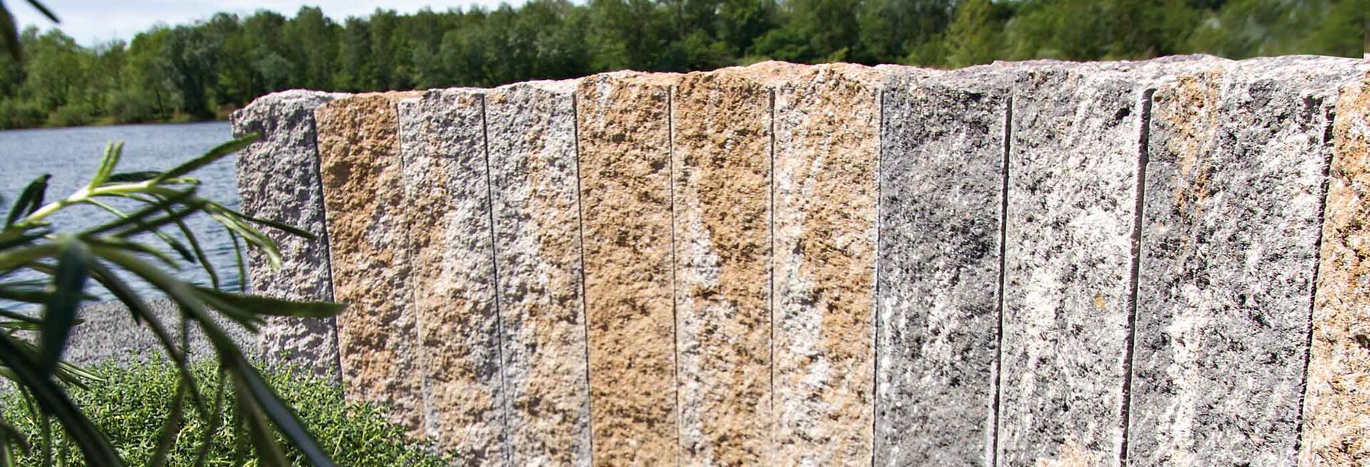 Slider Bild der Gestaltung mit Vino Palisaden muschelkalkmix