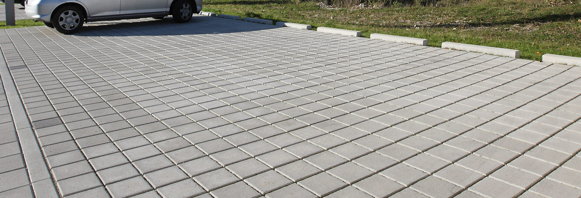 Slider Bild des Ökopflasters Golf Drain steingrau